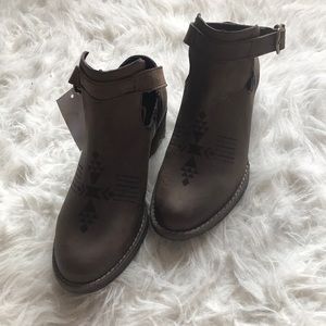 Sbicca Leather Brown booties 🌞